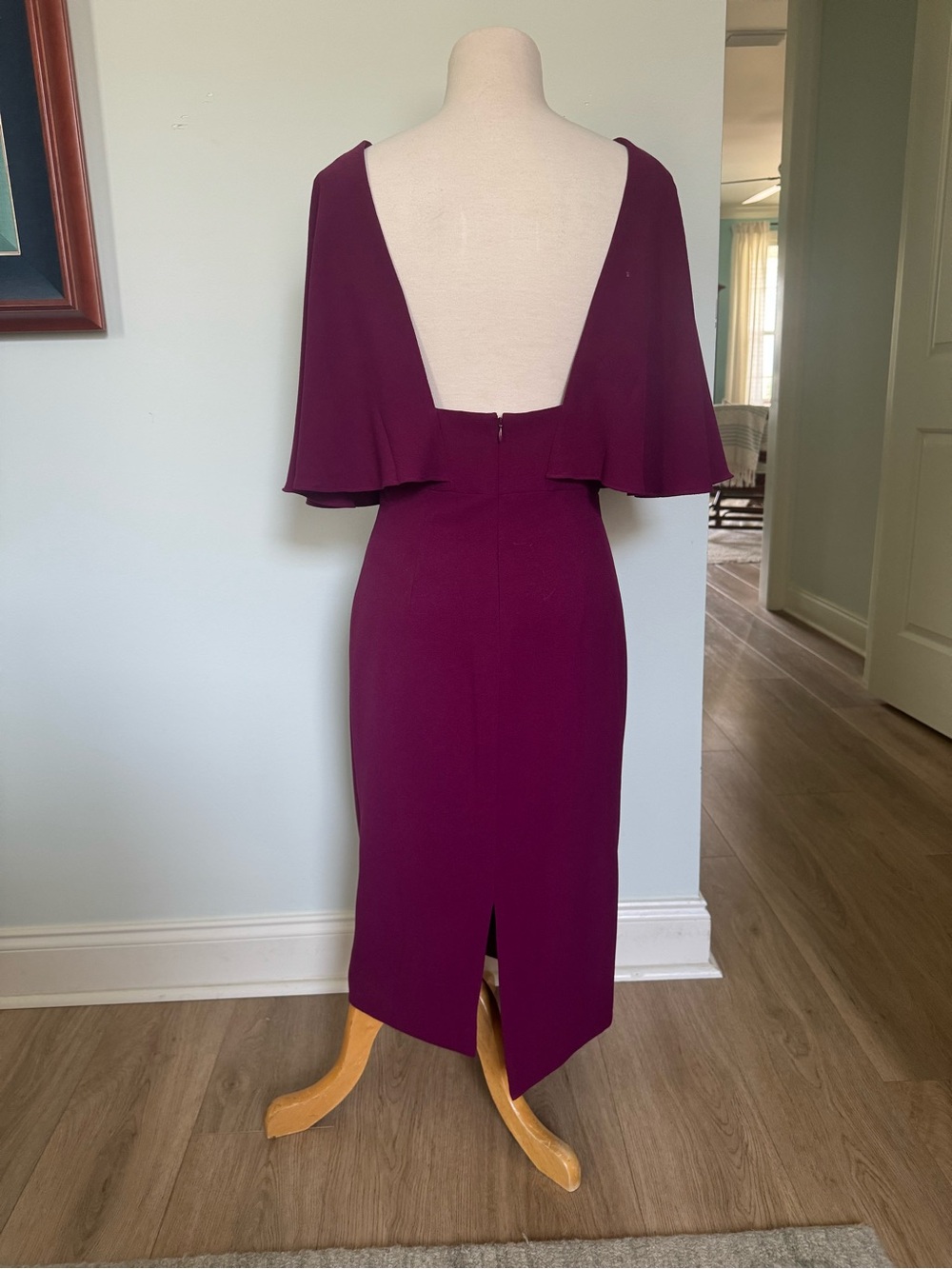 Dress the Population butterfly Plum V-Neck Midi Dress. - Picture 3 of 5